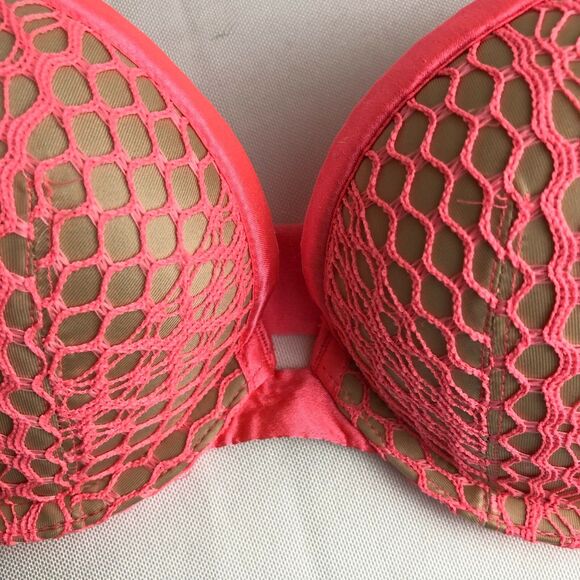 Victoria's Secret Crocheted Lace 32C Pink Very Sexy Push Up Pigeonnant Bra VS - Picture 2 of 6